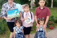 Свидетельство «Лучшая семья района -2021» была вручена семье села Зоркино Бурбах Ивана и Анны